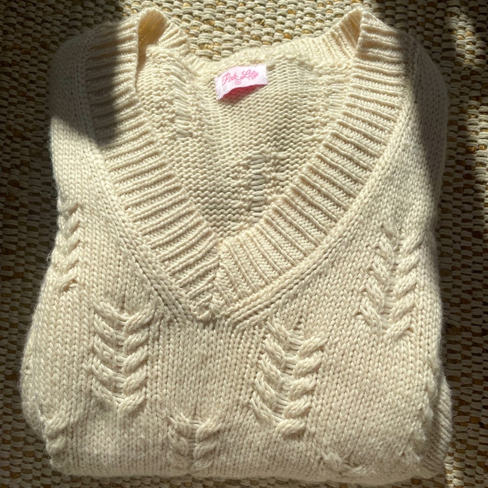 The perfect oversize Pink Lily cream sweater for fall!